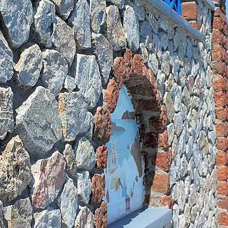 Thira فندق
