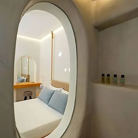 Thira Hotell