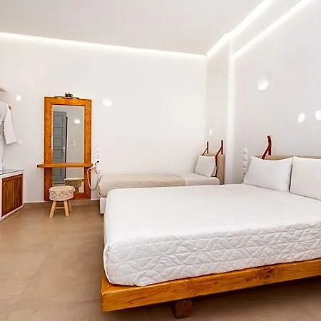 Thira Hotell
